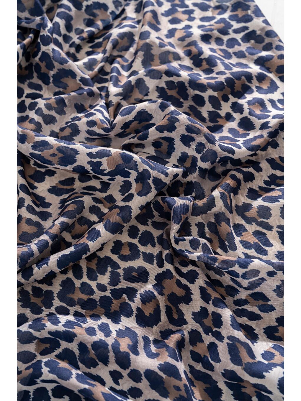 Lacivert Kadın Leoparlı Soft Eşarp-2