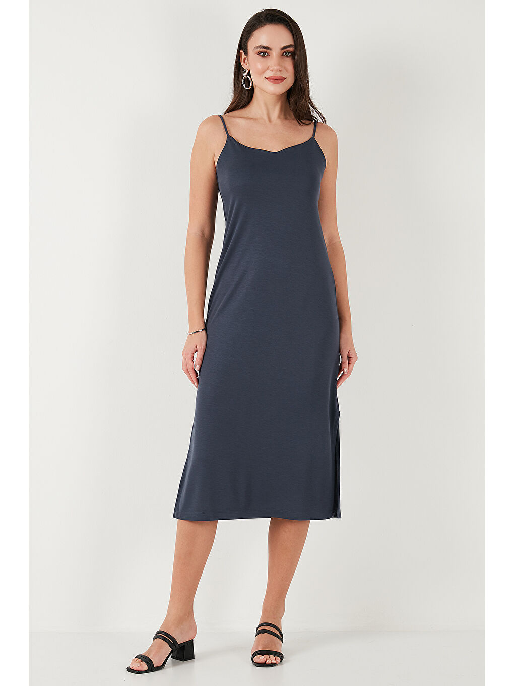 Gri Regular Fit İp Askılı Yırtmaç Detaylı Midi Kadın Elbise 5866128-3