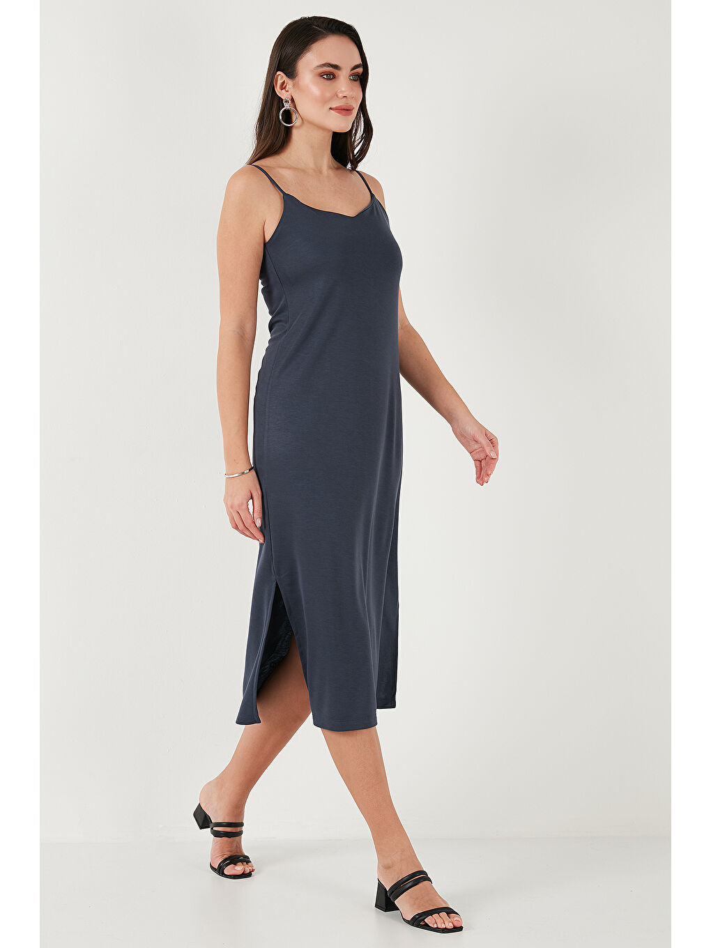 Gri Regular Fit İp Askılı Yırtmaç Detaylı Midi Kadın Elbise 5866128-5