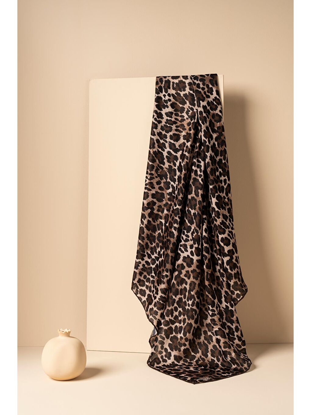 Siyah Kadın Leoparlı Soft Eşarp