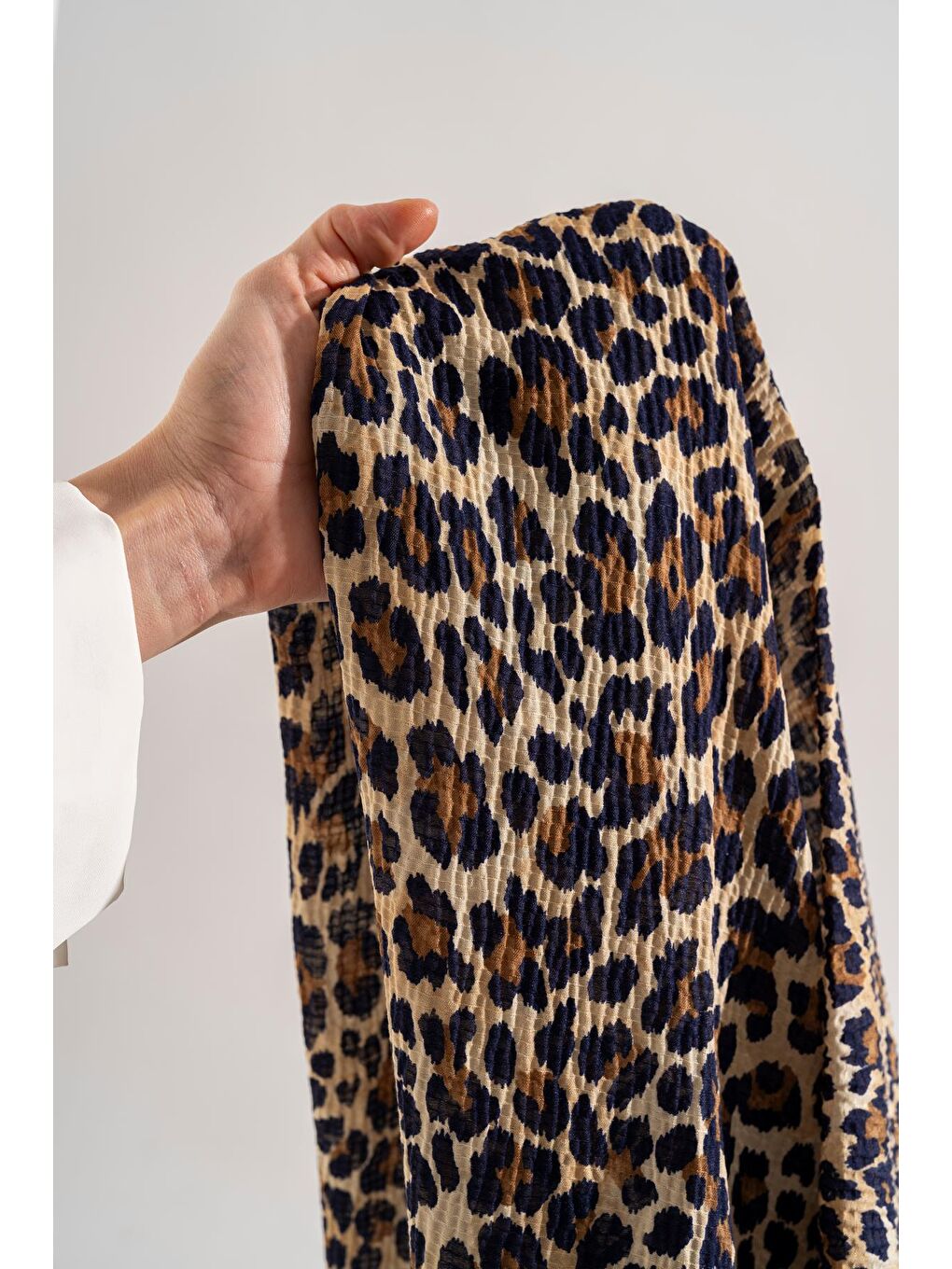 Lacivert Kadın Leoparlı Bürümcük Eşarp-2