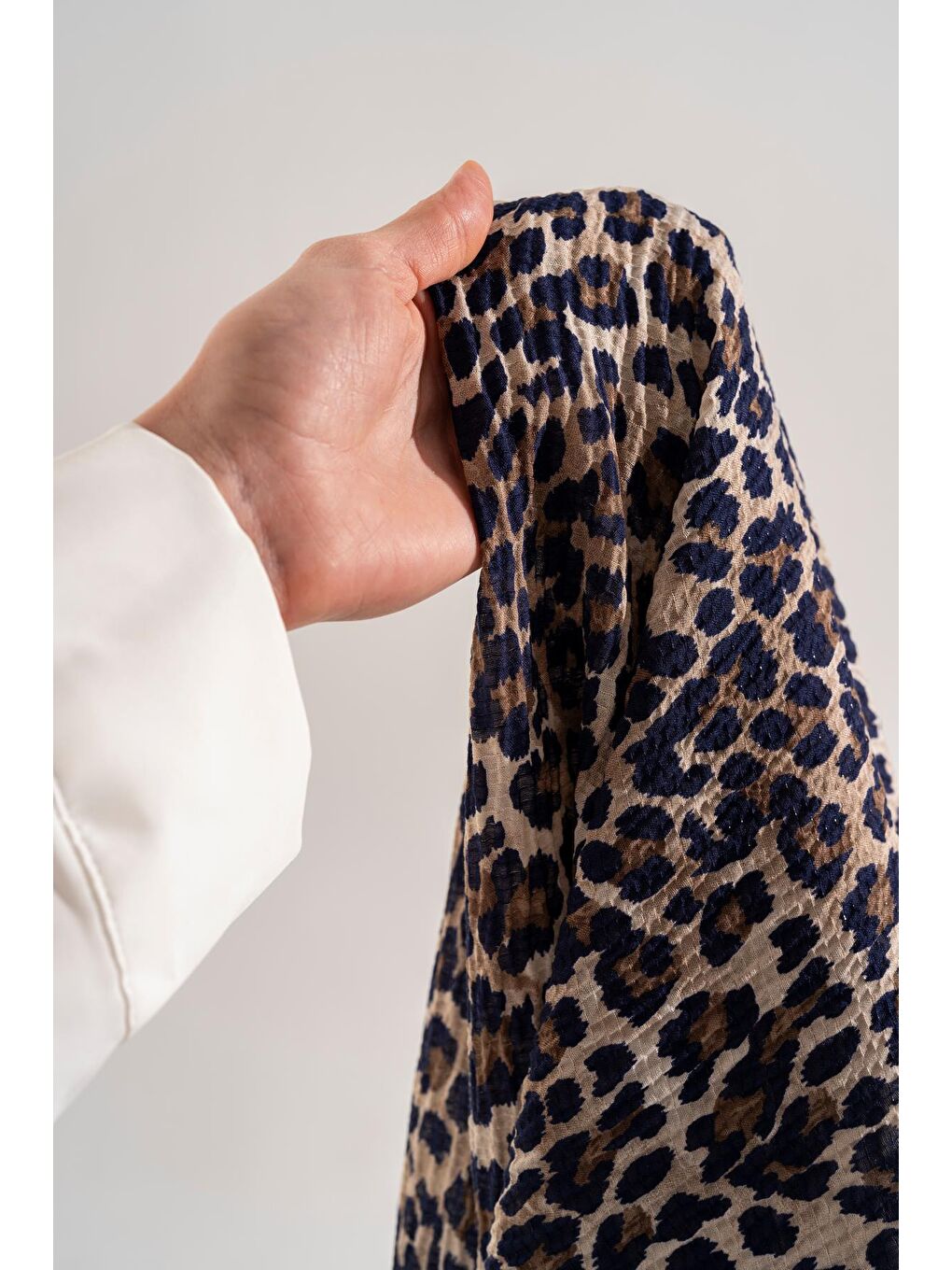 Lacivert Kadın Leoparlı Bürümcük Eşarp-2