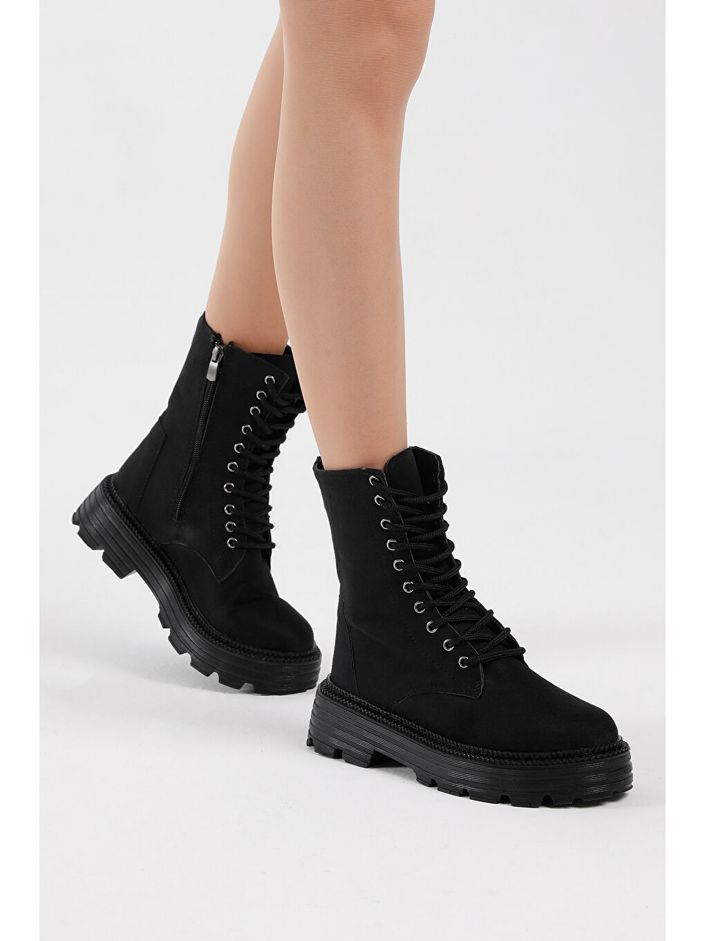 Kadın Siyah Süet Poli Taban Arkası Fermuar Detaylı Bağcıklı ve Fermuarlı Bot-1