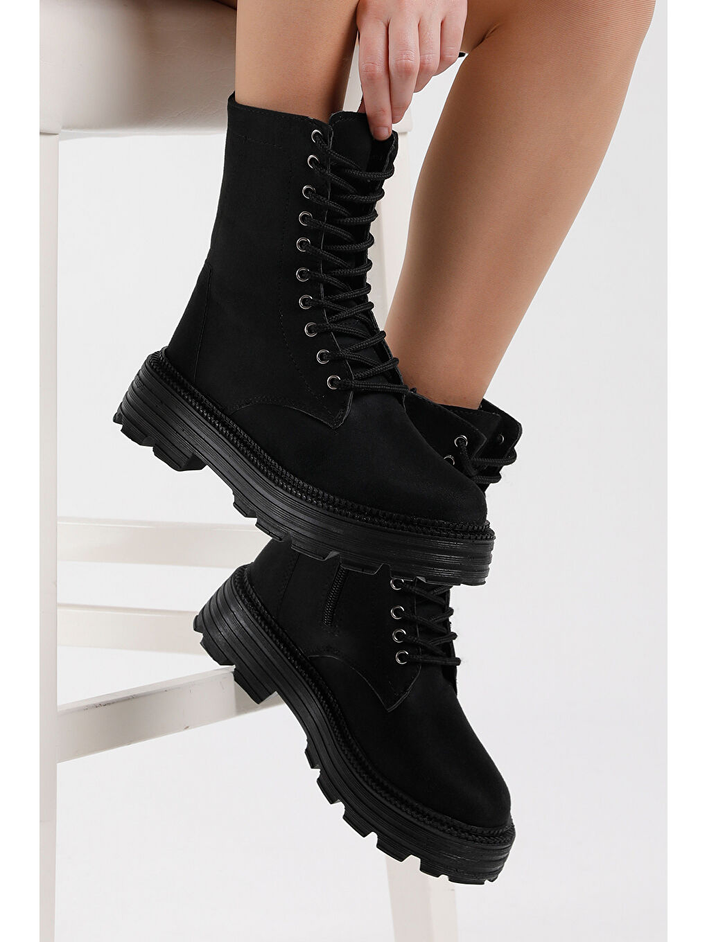 Kadın Siyah Süet Poli Taban Arkası Fermuar Detaylı Bağcıklı ve Fermuarlı Bot-2