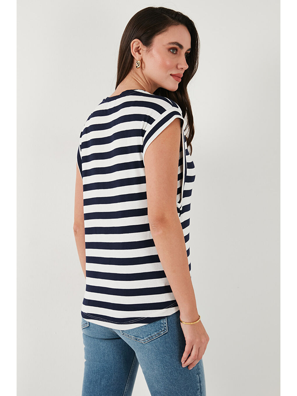 Lacivert Çizgili Oversize Fit Bisiklet Yaka Kadın T Shirt 5866103-6