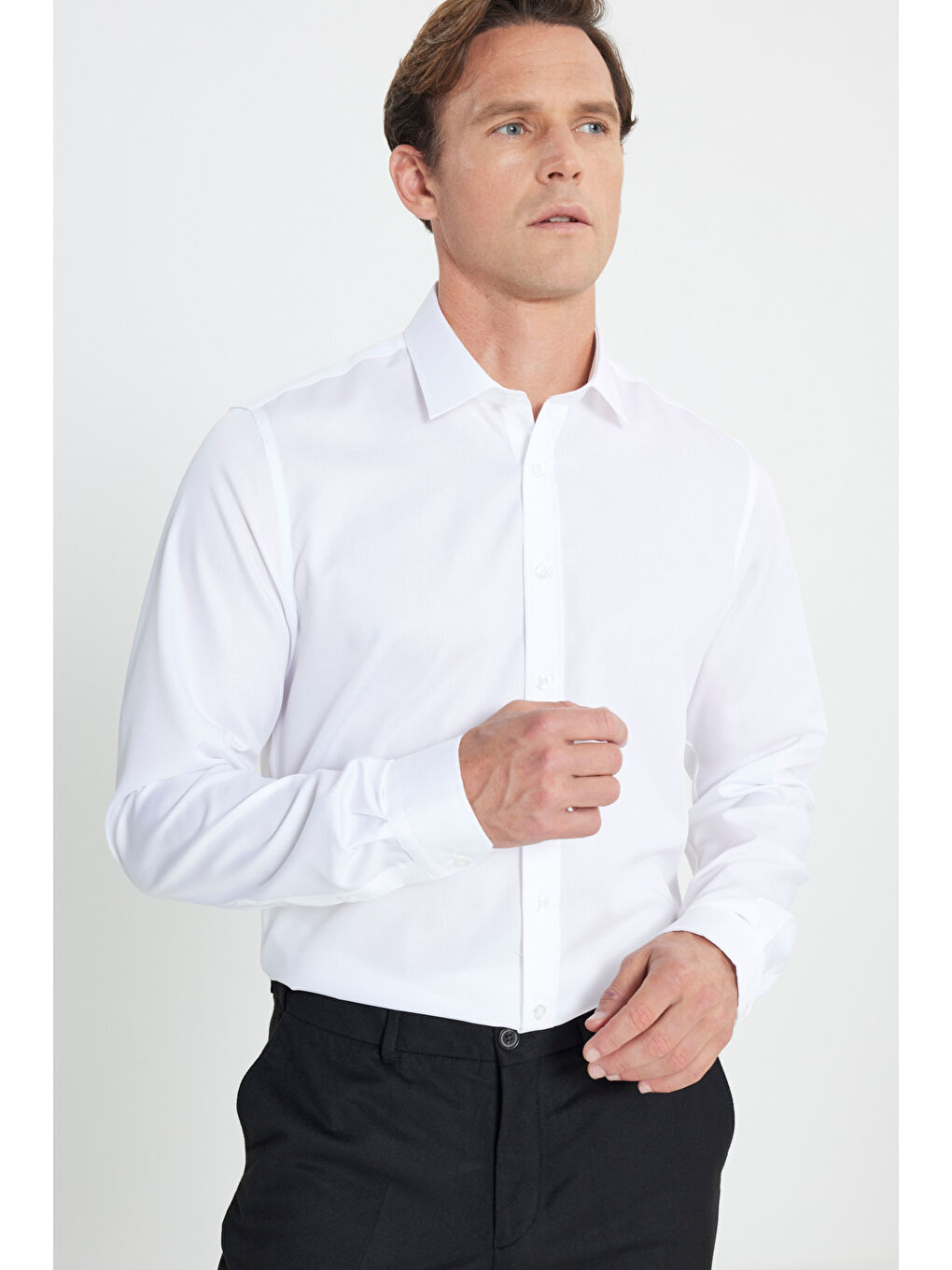 Erkek Beyaz Ütü Gerektirmeyen Taılored Slim Fit Dar Kesim Klasik Yaka %100Pamuk Non-Iron Gömlek-3