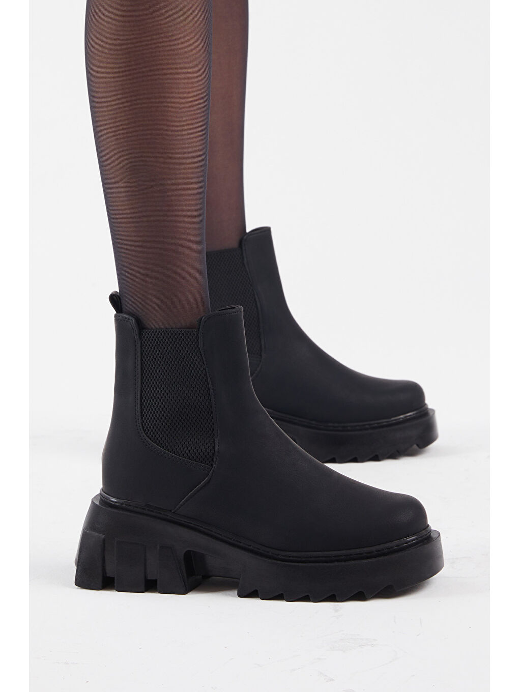 Kadın Siyah Cilt Rahat Kalıp Kalın Taban Lastikli Bot-1