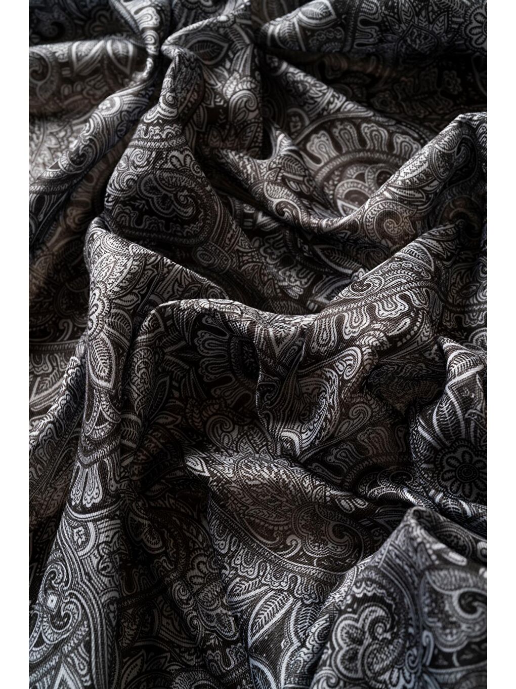 Siyah Kadın Etnik Desen Soft Eşarp Hattena-2