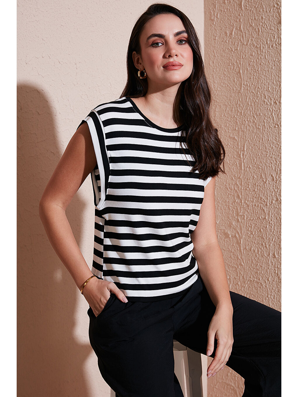 Siyah Çizgili Oversize Fit Bisiklet Yaka Kadın T Shirt 5866103-1