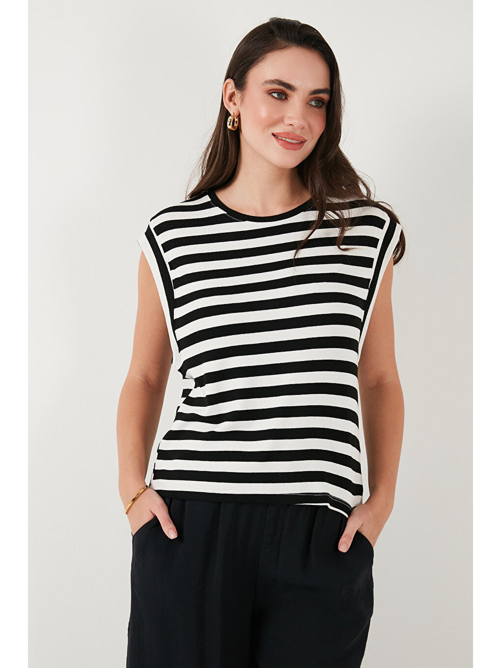 Siyah Çizgili Oversize Fit Bisiklet Yaka Kadın T Shirt 5866103-3