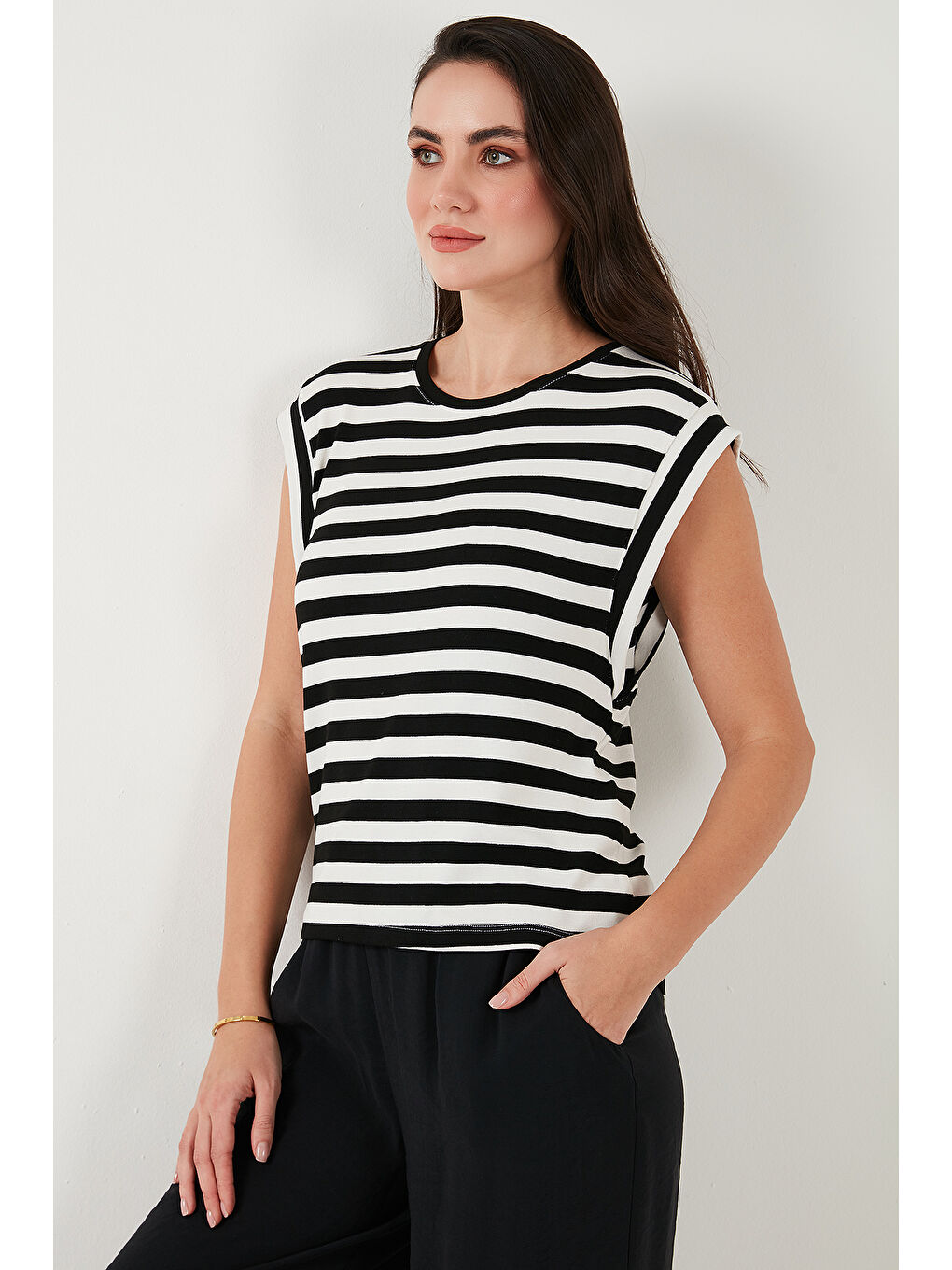 Siyah Çizgili Oversize Fit Bisiklet Yaka Kadın T Shirt 5866103-4