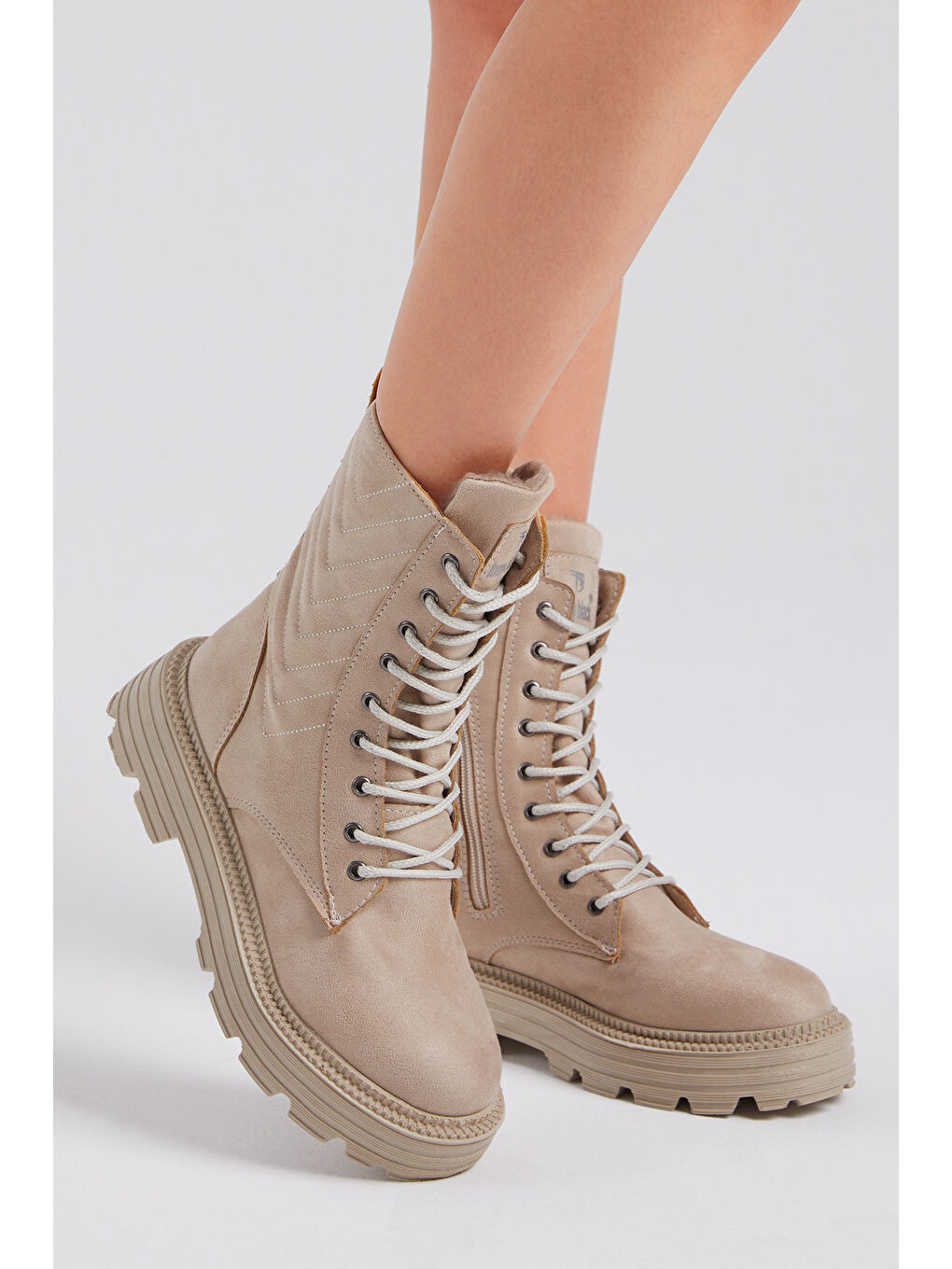 Bej Kadın Krem Süet Kalın Taban Nakışlı Bağcıklı ve Fermuarlı Bot-2