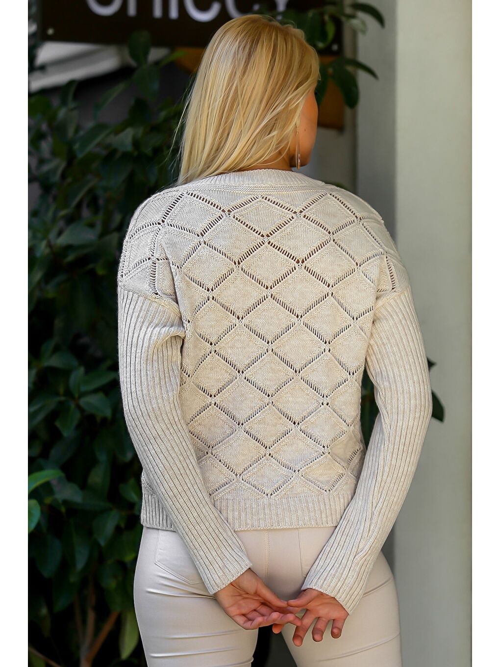 Kadın Bej V Yaka Baklava Desen Çiçek Nakışlı Triko Kazak M10010800KZ99150-7