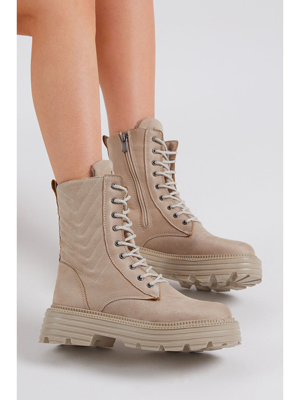 Bej Kadın Krem Süet Kalın Taban Nakışlı Bağcıklı ve Fermuarlı Bot-4