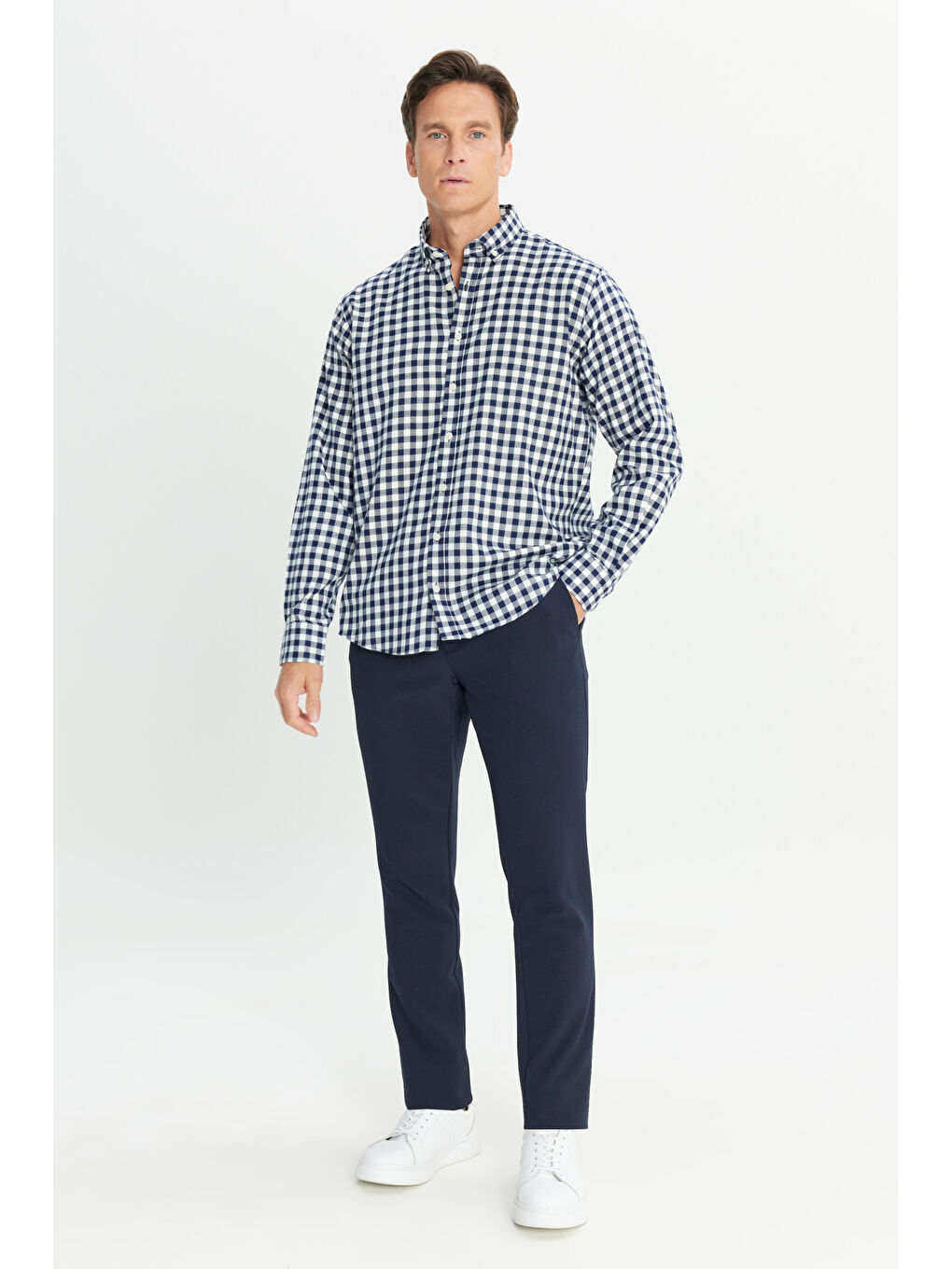 Erkek Lacivert-Beyaz Pamuklu Flanel Comfort Fit Rahat Kesim Düğmeli Yaka Kareli Gömlek-1