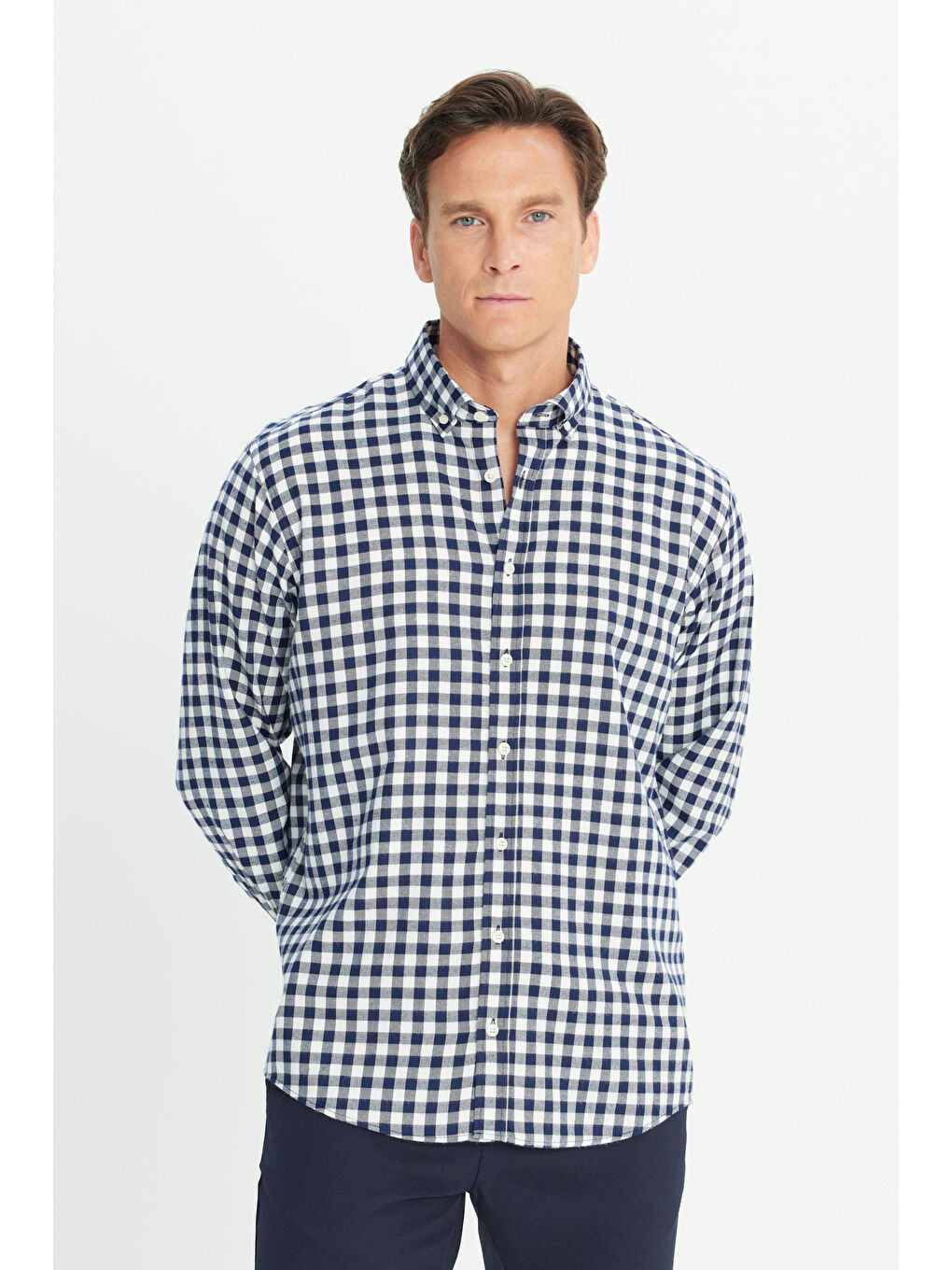 Erkek Lacivert-Beyaz Pamuklu Flanel Comfort Fit Rahat Kesim Düğmeli Yaka Kareli Gömlek-2