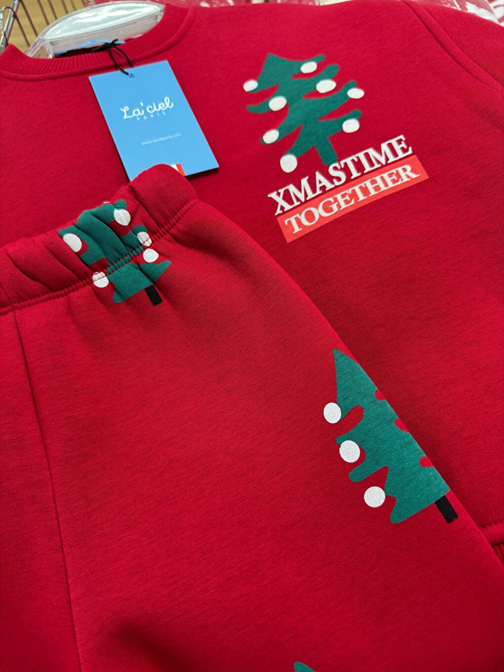 Kırmızı Unisex Çocuk Pamuklu Bordo Yılbaşı Ağaç Desenli Eşofman Takımı – Rahat Kesim-2