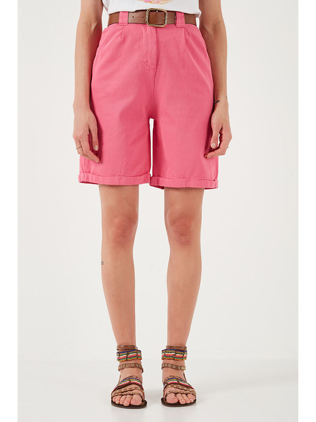 Fuşya Pamuklu Relaxed Fit Yüksel Bel Kemerli Gabardin Short 668Yp4710-1