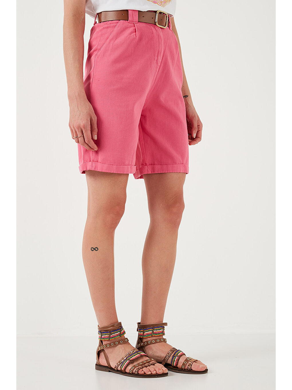 Fuşya Pamuklu Relaxed Fit Yüksel Bel Kemerli Gabardin Short 668Yp4710-4