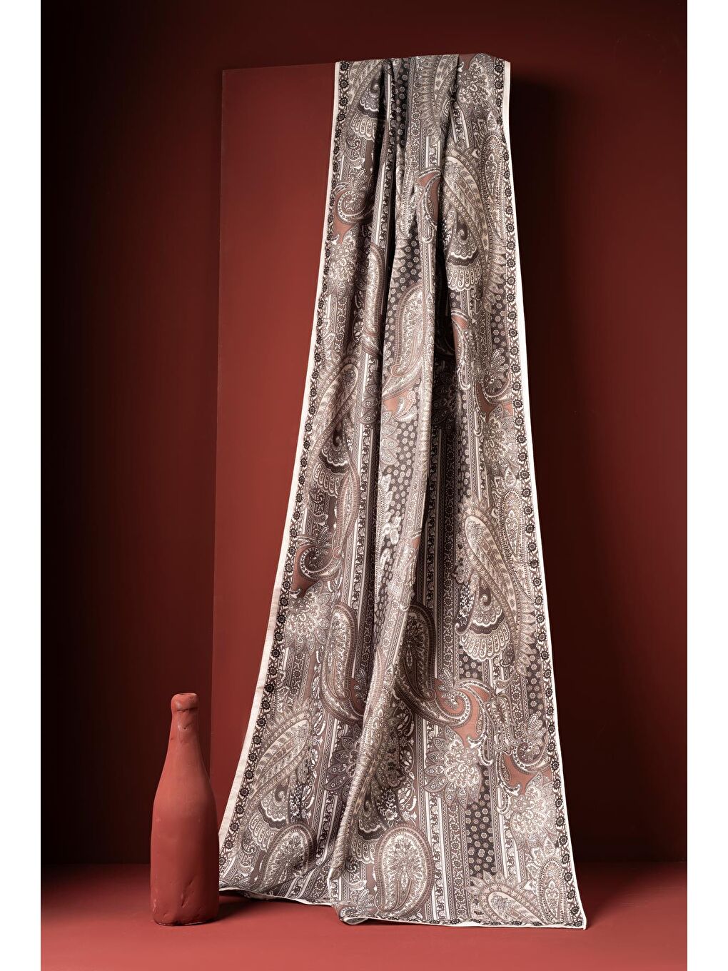 Kahverengi Kadın Etnik Desen Soft Şal Adessa