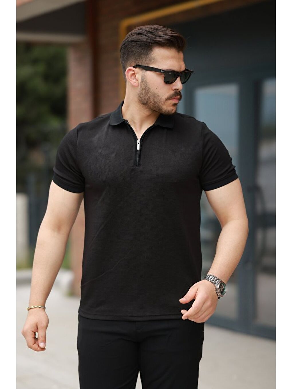 Siyah Erkek Fermuarlı Yaka Kısa Kollu Tişört