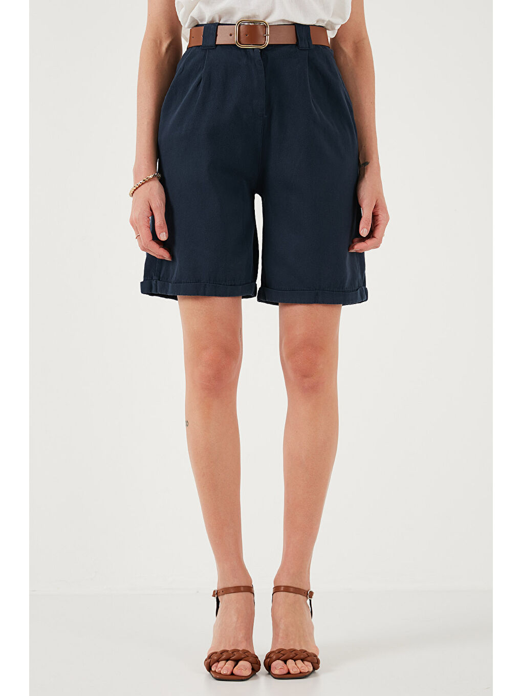 Lacivert Pamuklu Relaxed Fit Yüksel Bel Kemerli Gabardin Short 668Yp4710-1