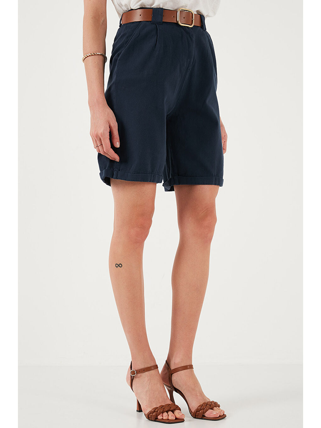 Lacivert Pamuklu Relaxed Fit Yüksel Bel Kemerli Gabardin Short 668Yp4710-4