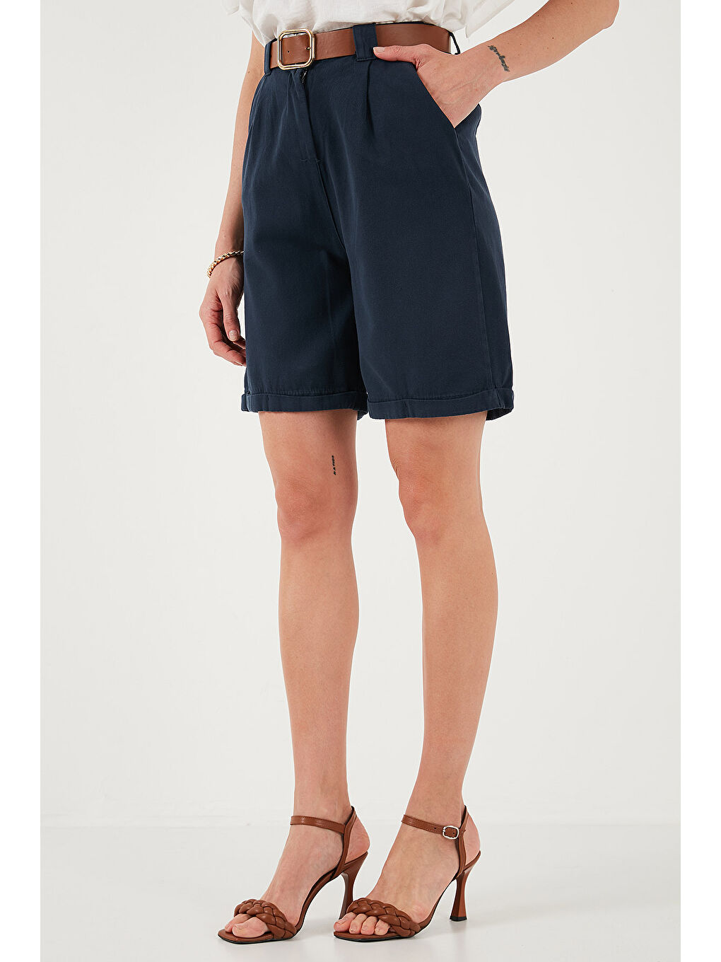 Lacivert Pamuklu Relaxed Fit Yüksel Bel Kemerli Gabardin Short 668Yp4710-5