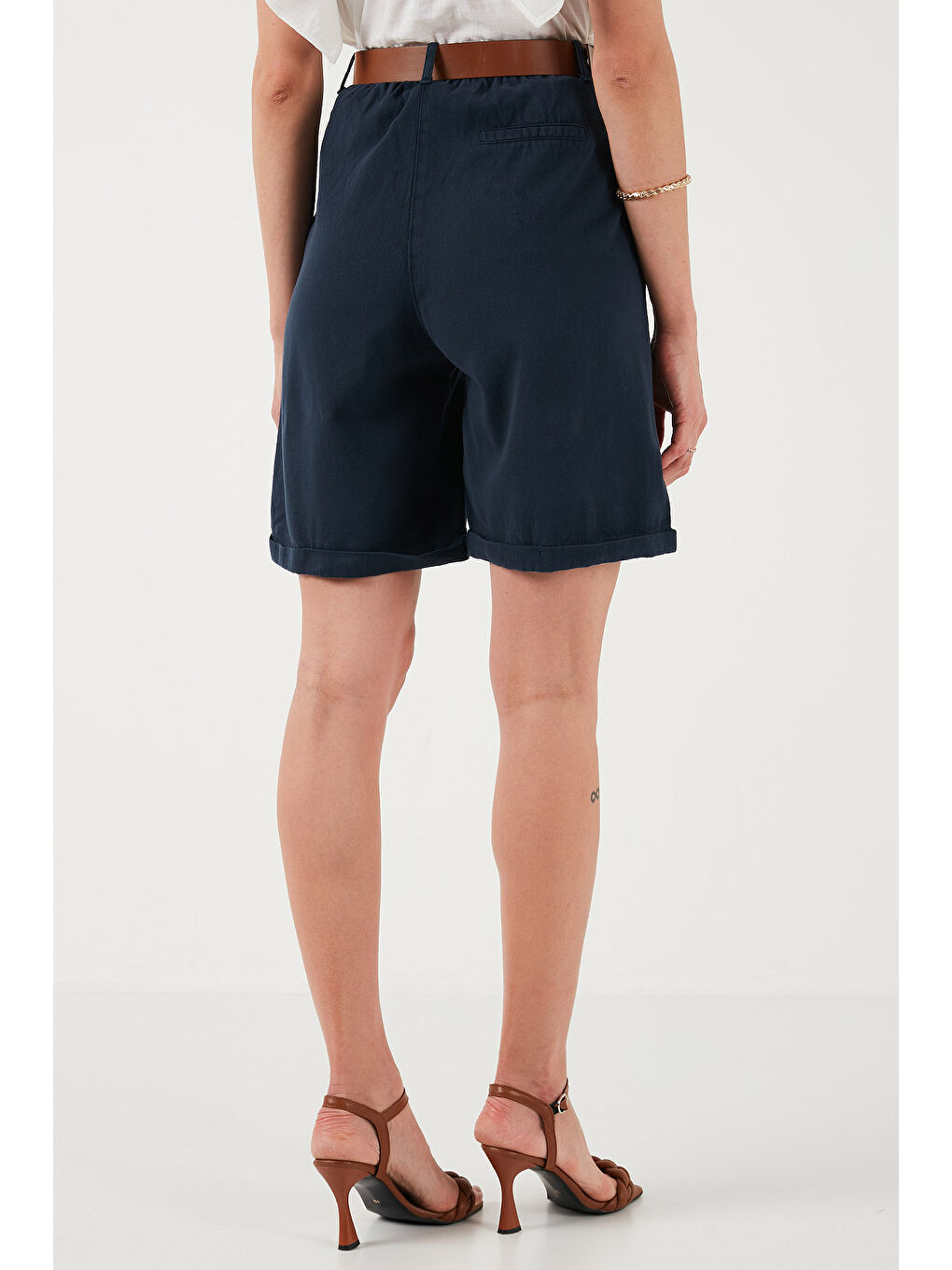 Lacivert Pamuklu Relaxed Fit Yüksel Bel Kemerli Gabardin Short 668Yp4710-6