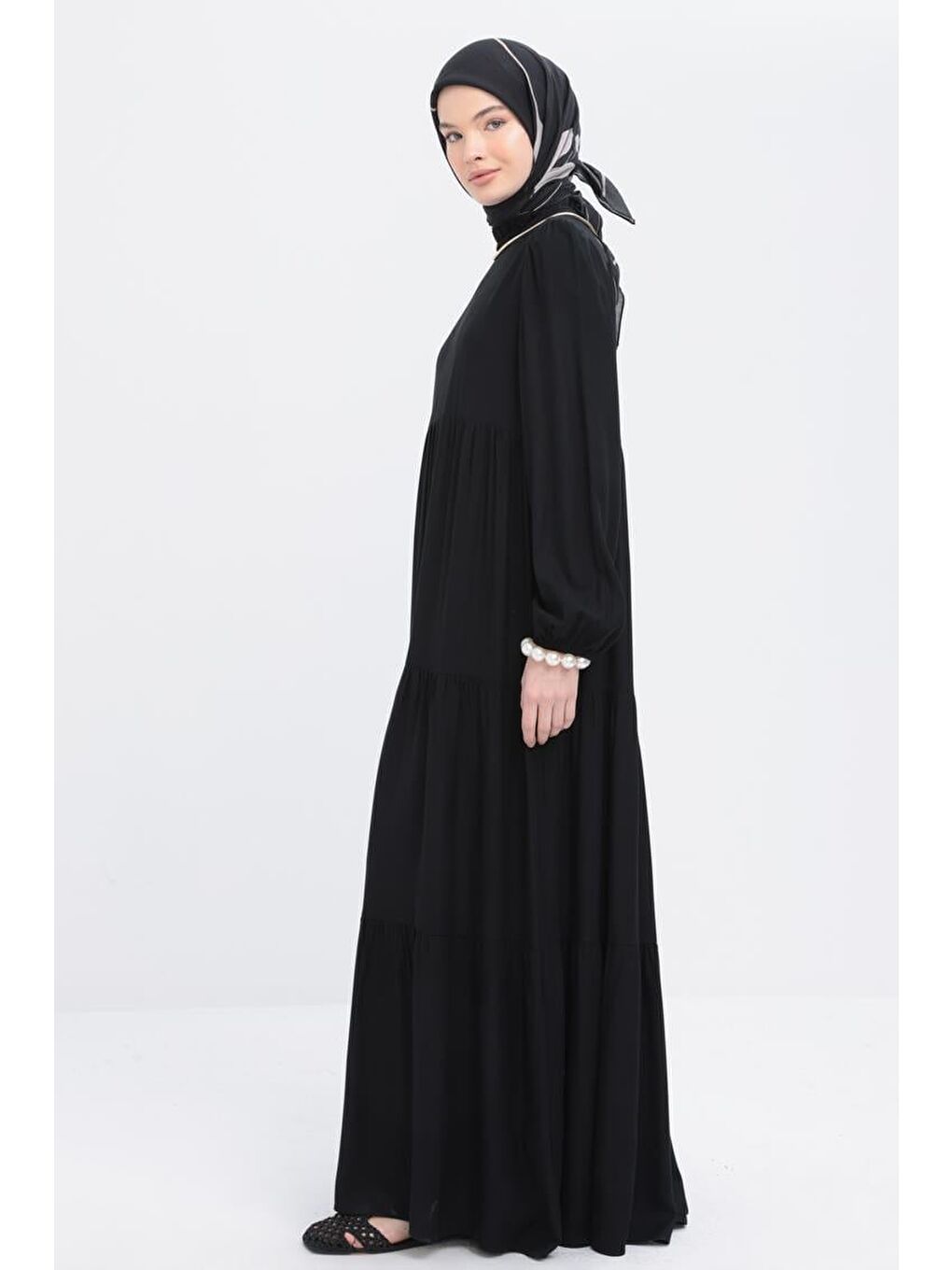 Siyah-Yakası Fırfır Detaylı Büzgülü Elbise-1