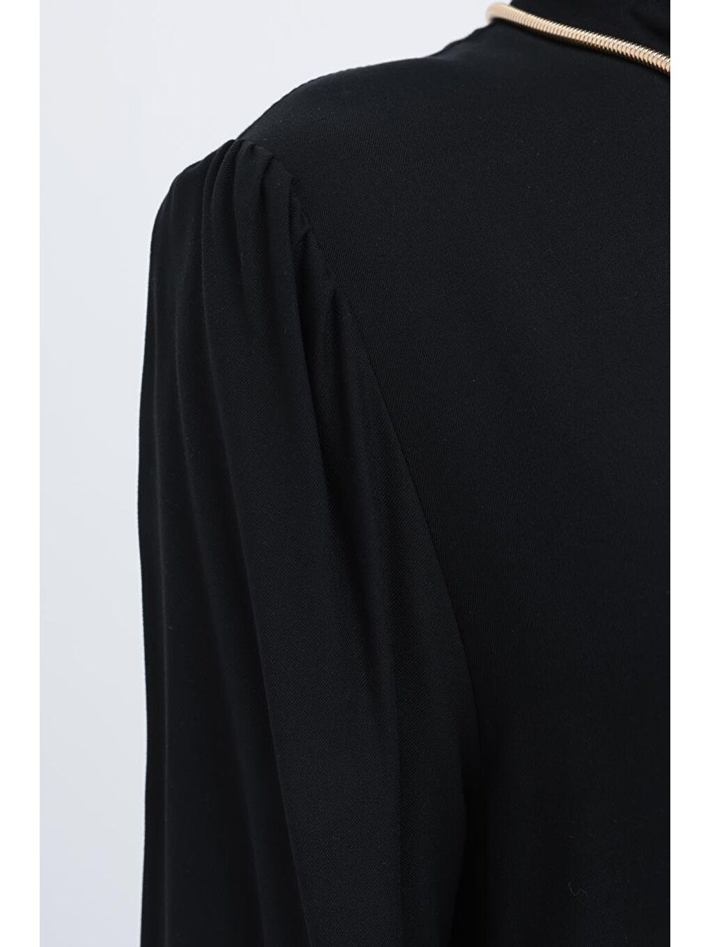 Siyah-Yakası Fırfır Detaylı Büzgülü Elbise-3