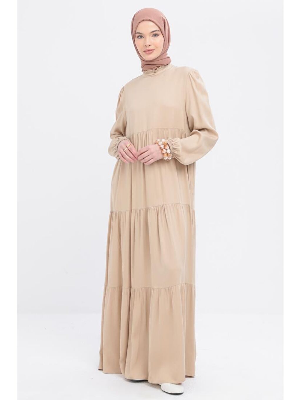 Bej-Yakası Fırfır Detaylı Büzgülü Elbise-1