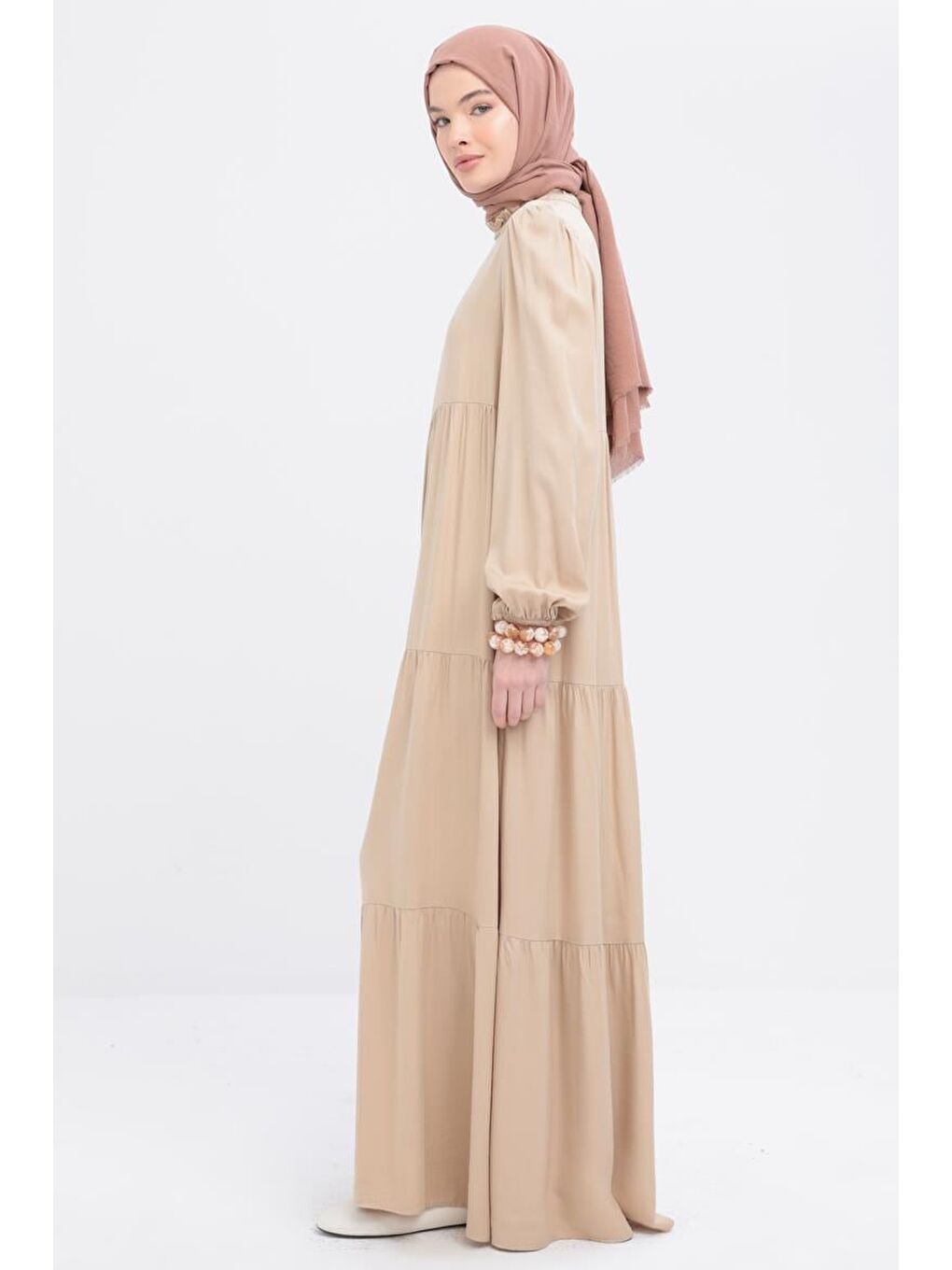 Bej-Yakası Fırfır Detaylı Büzgülü Elbise-2