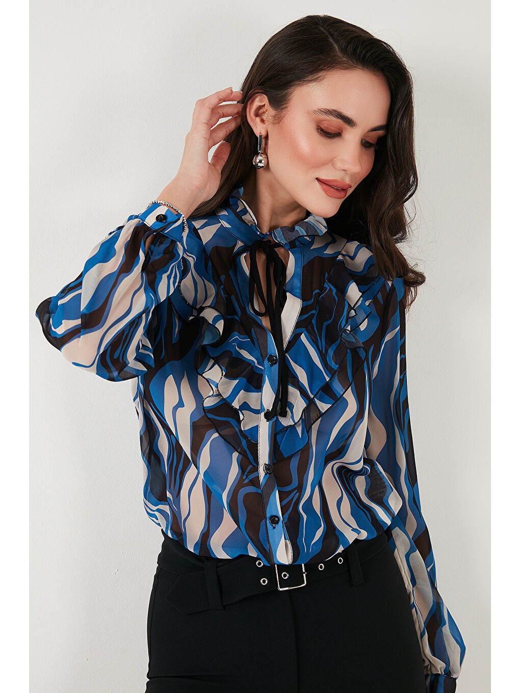 Mavi Desenli Bağlamalı V Yaka Şifon Kadın Gömlek 611Go0192-3