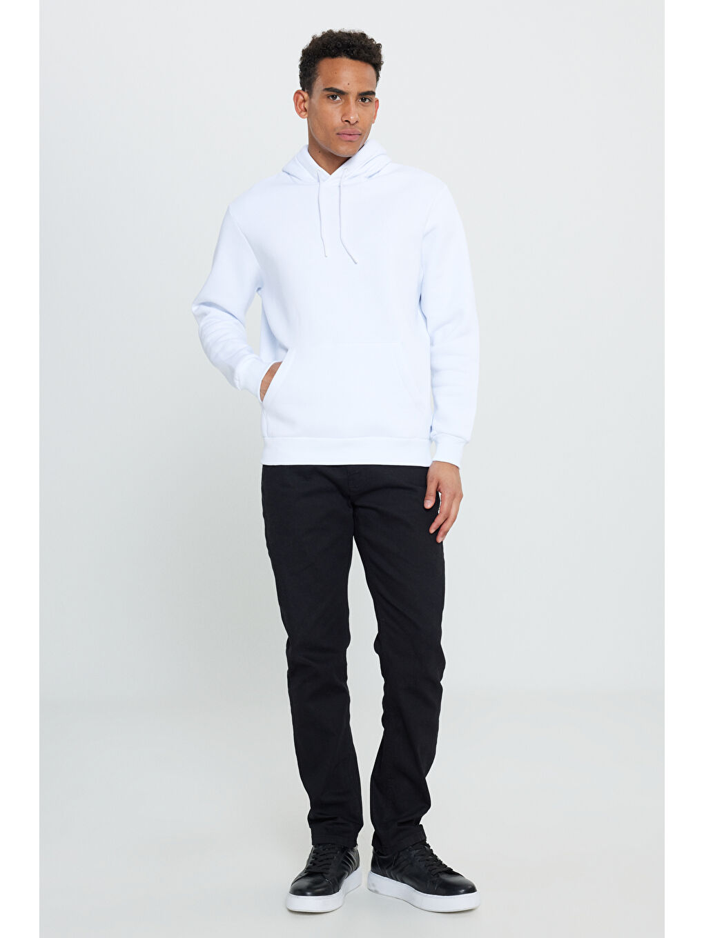 Erkek Beyaz Standart Fit Pamuklu Kapüşonlu Sweatshirt-1