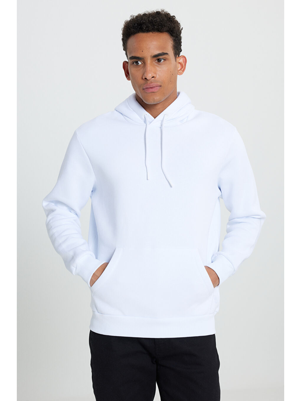 Erkek Beyaz Standart Fit Pamuklu Kapüşonlu Sweatshirt-2