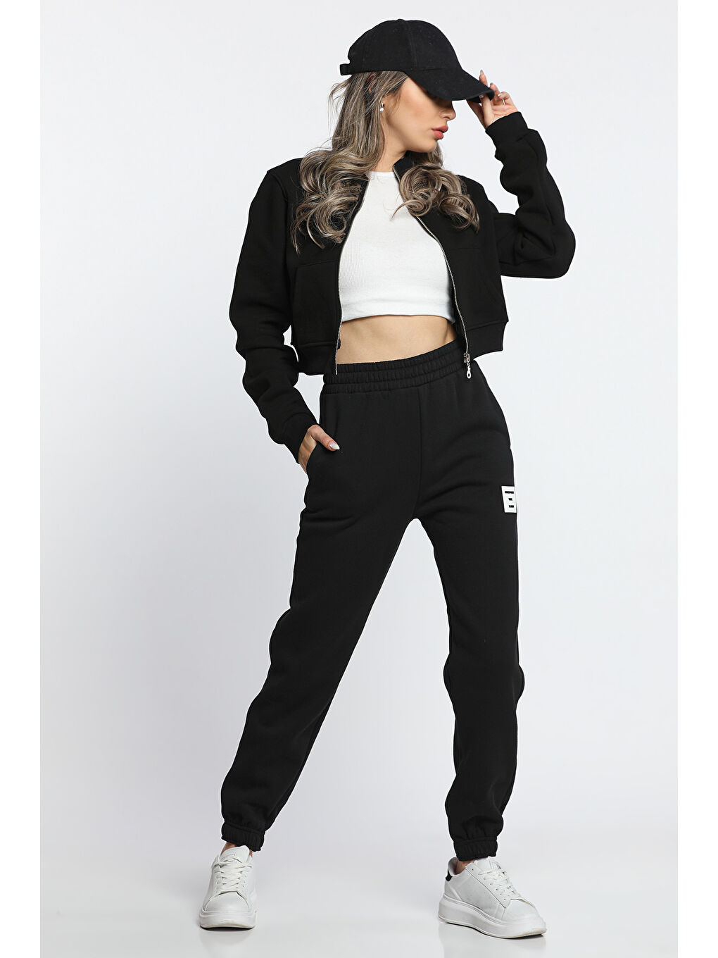 Siyah Kadın Şardonlu 3 İplik Cep Armalı Paça Lastikli Jogger Eşofman Altı-1