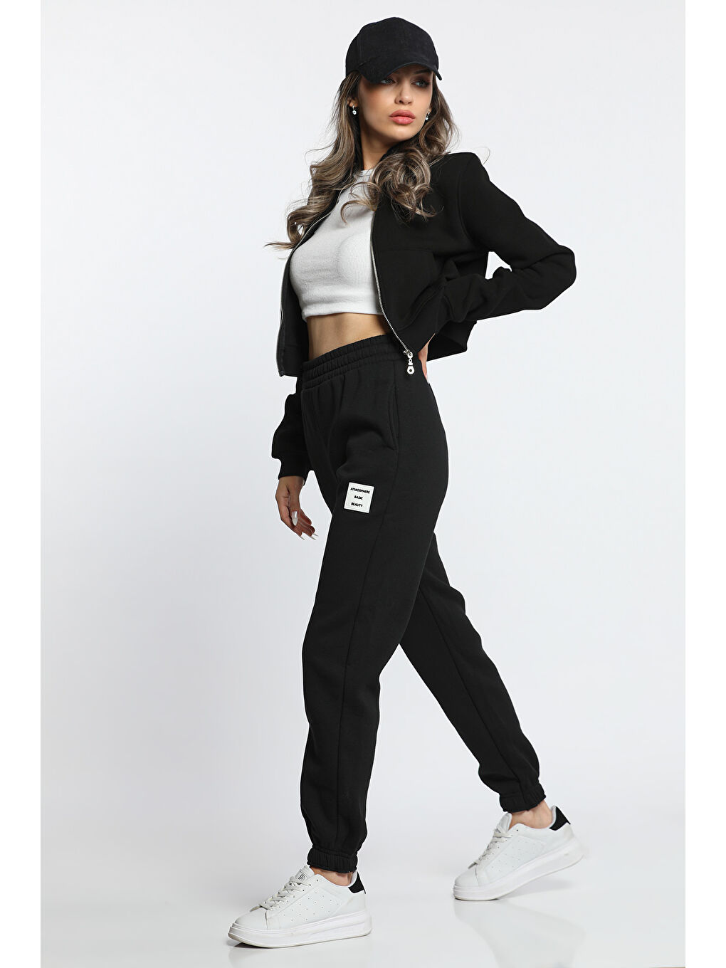 Siyah Kadın Şardonlu 3 İplik Cep Armalı Paça Lastikli Jogger Eşofman Altı-2