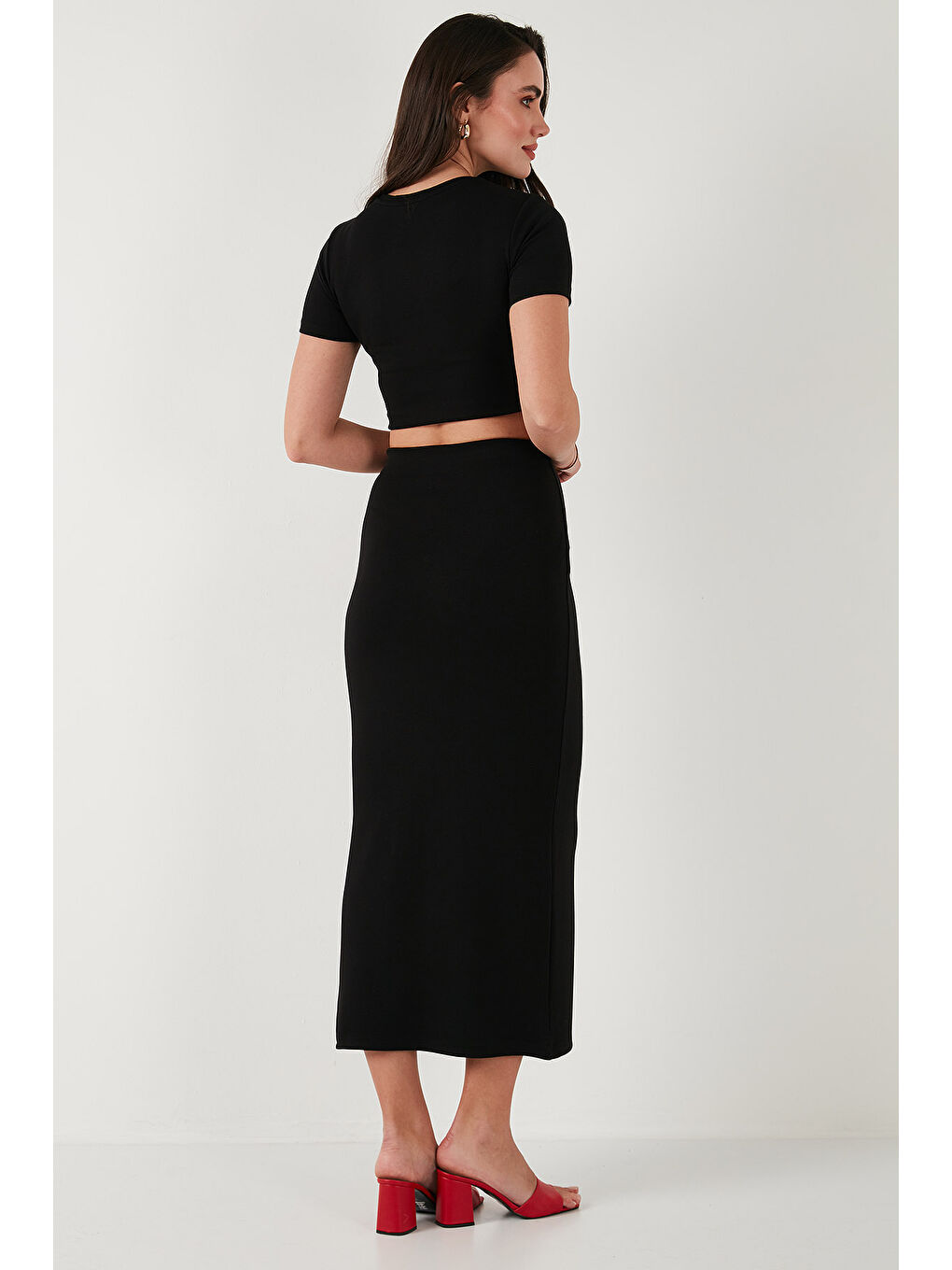 Siyah Slim Fit Yırtmaç Detaylı Uzun Etekli Crop Kadın Takım 5866148-6