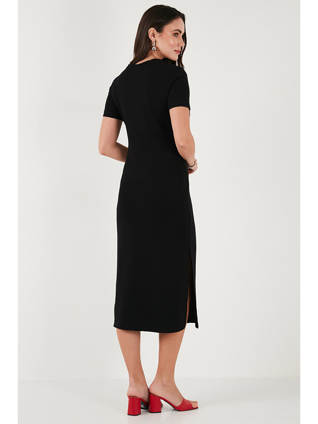 Siyah Regular Fit Bisiklet Yaka Yırtmaç Detaylı Midi Kadın Elbise 5866165-6