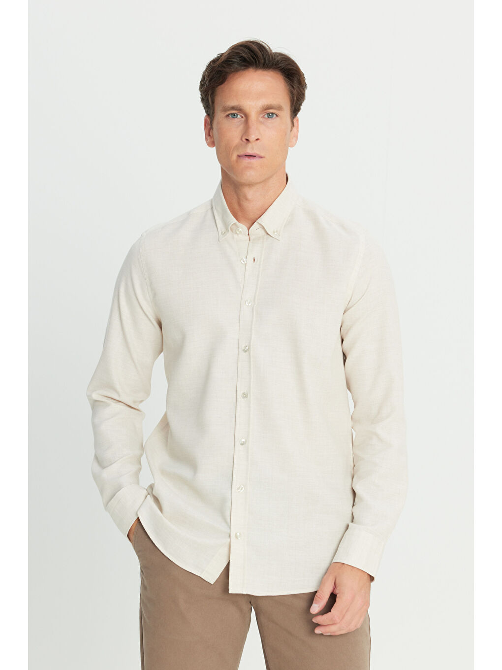 Erkek Bej Pamuklu Flanel Slim Fit Dar Kesim Düğmeli Yaka Gömlek