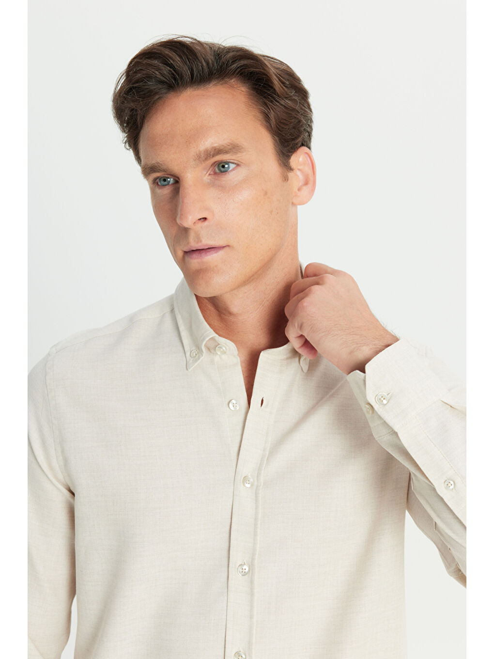 Erkek Bej Pamuklu Flanel Slim Fit Dar Kesim Düğmeli Yaka Gömlek-3