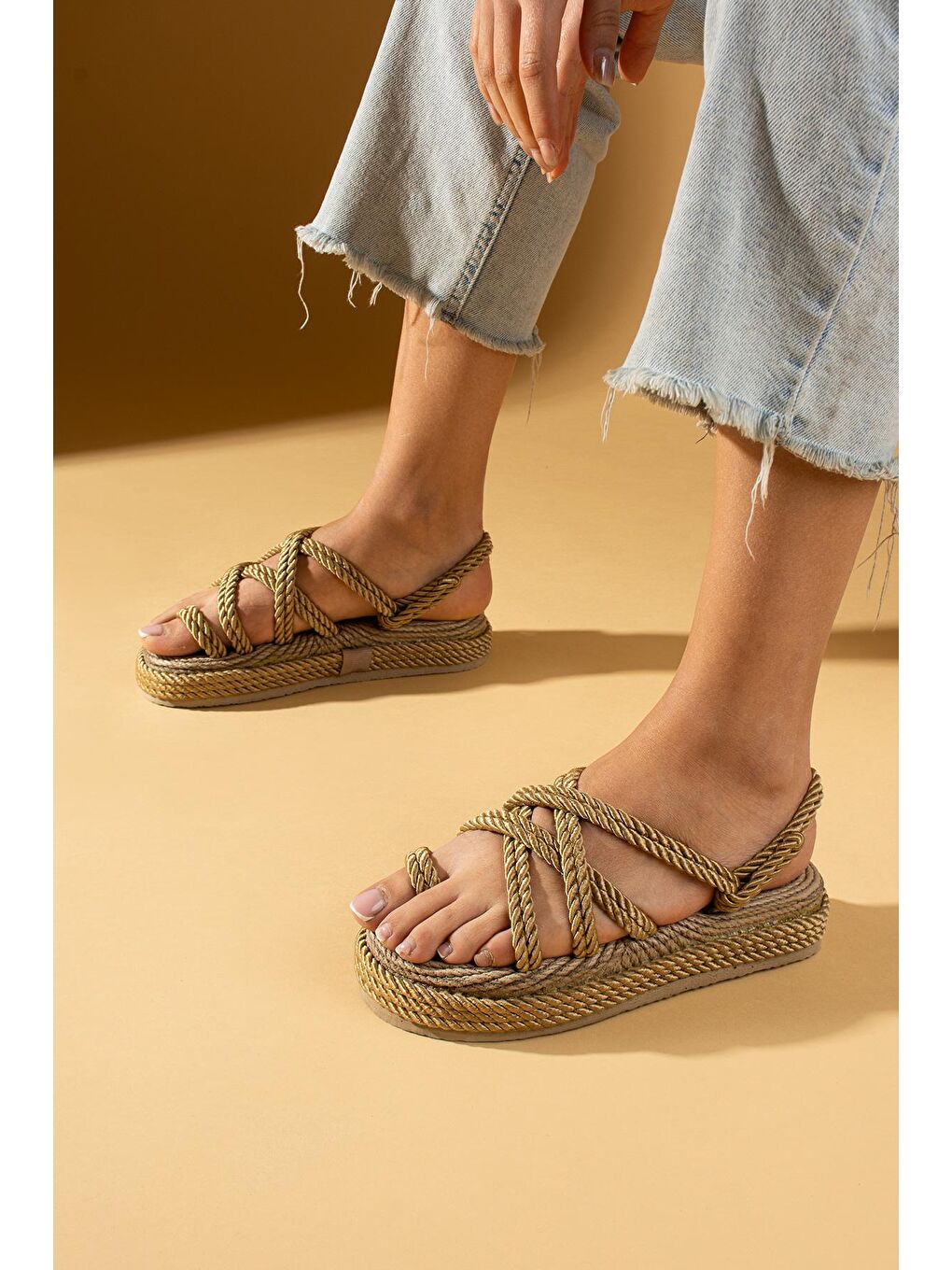 Sarı Kalın Taban Parmak Arası Hasır Kadın Sandalet 30-13-24