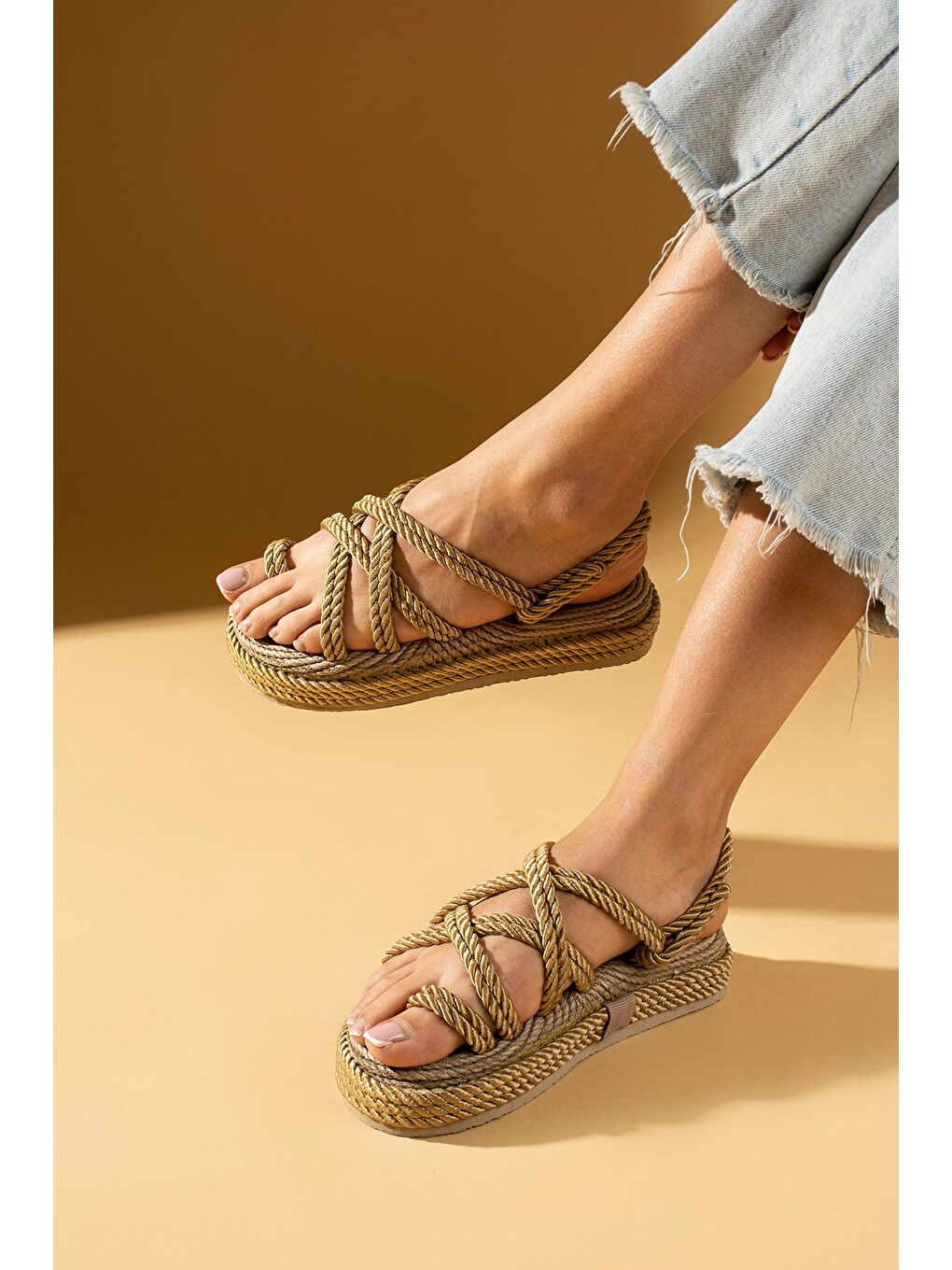 Sarı Kalın Taban Parmak Arası Hasır Kadın Sandalet 30-13-24-1
