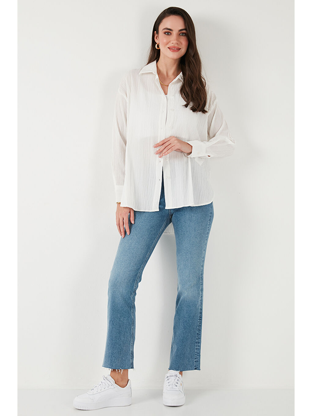 Beyaz Regular Fit Uzun Kollu Dokulu Kadın Gömlek 6772799-2