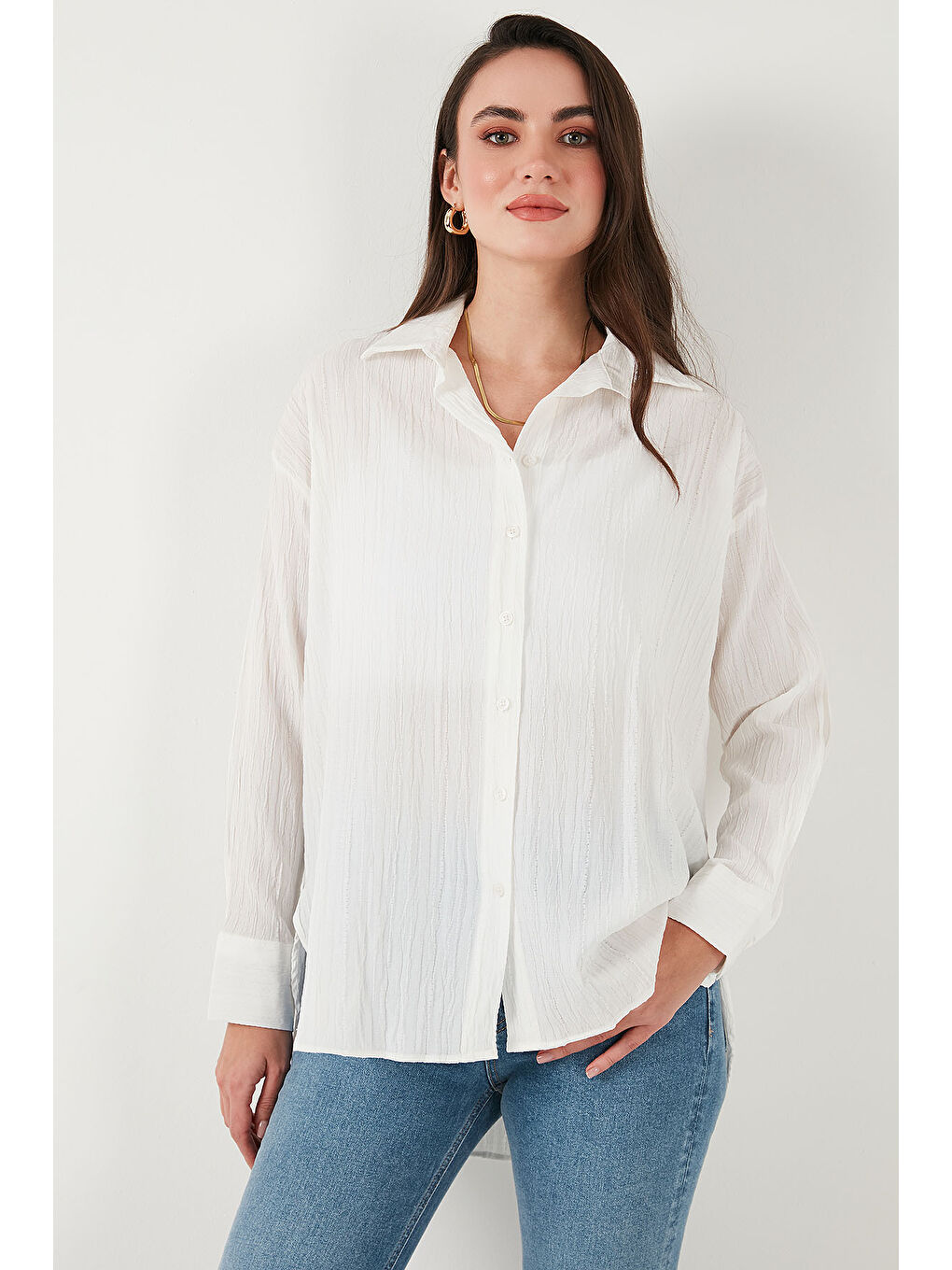 Beyaz Regular Fit Uzun Kollu Dokulu Kadın Gömlek 6772799-3