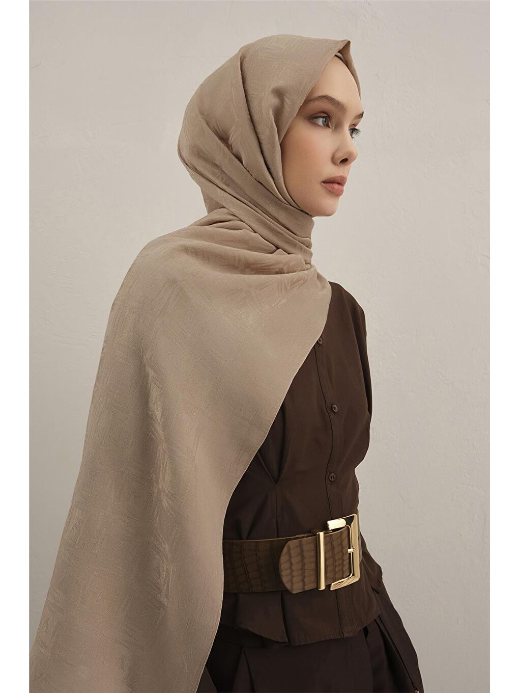 Kahverengi Lyocell Naia Kare Monogram Şal 6 04