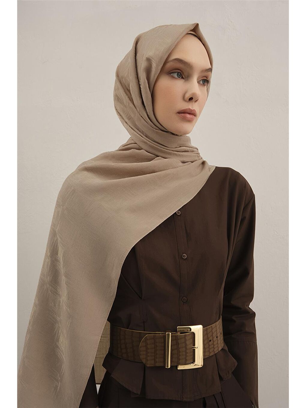 Kahverengi Lyocell Naia Kare Monogram Şal 6 04-2