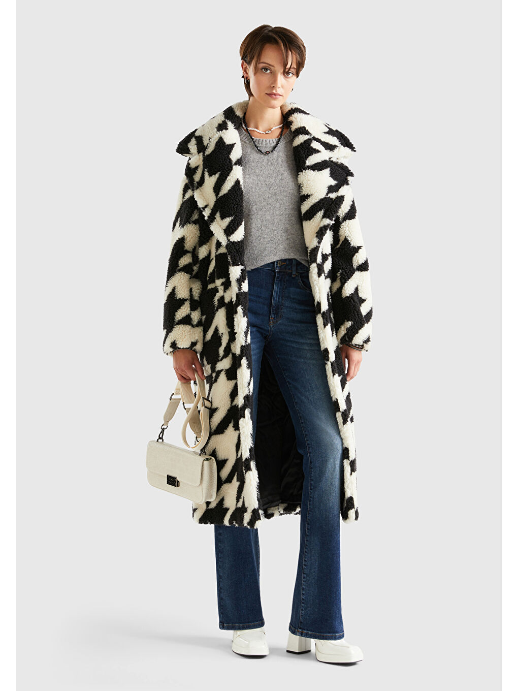 Kadın Siyah Beyaz Kazayağı Teddy  Kaban-4