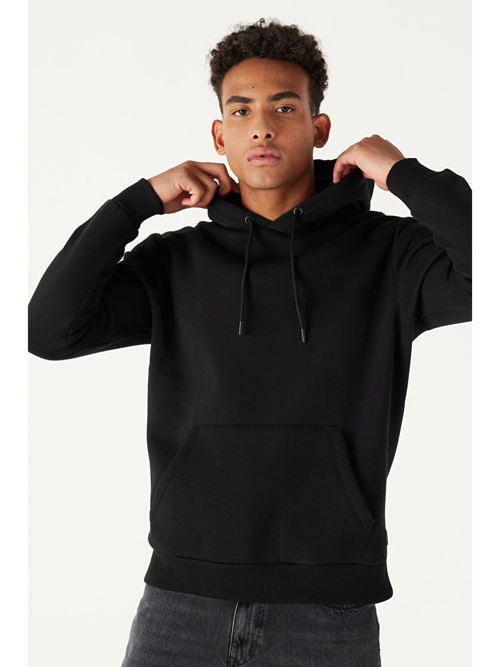 Erkek Siyah Standart Fit Pamuklu Kapüşonlu Sweatshirt